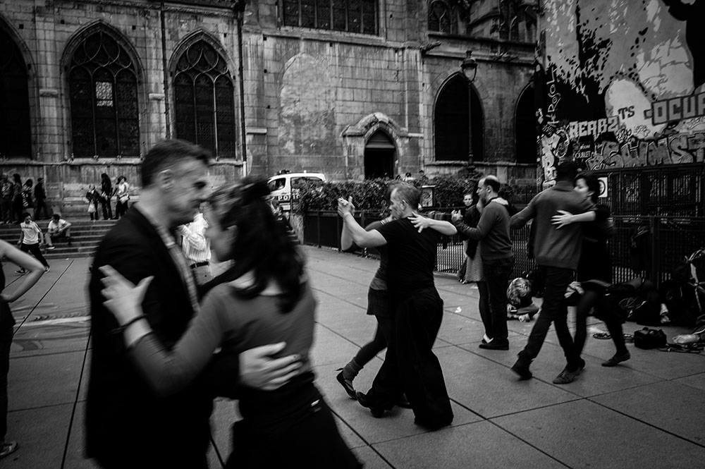 people dancing the tango
